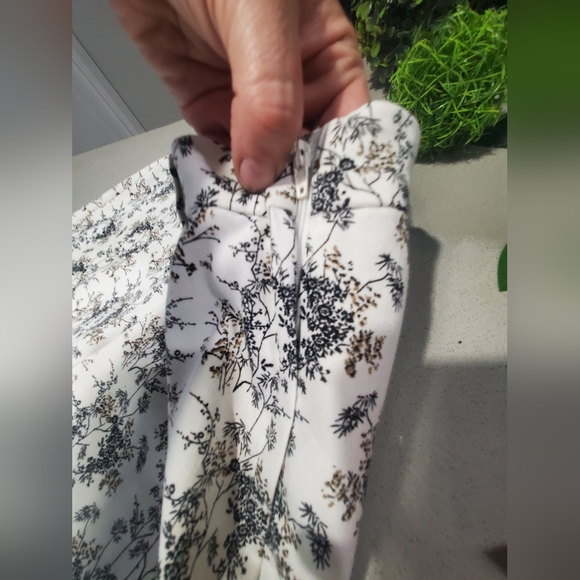 H&M Impeccable capris d'été blanc avec motifs de branches noires et beige - Picture 4 of 8